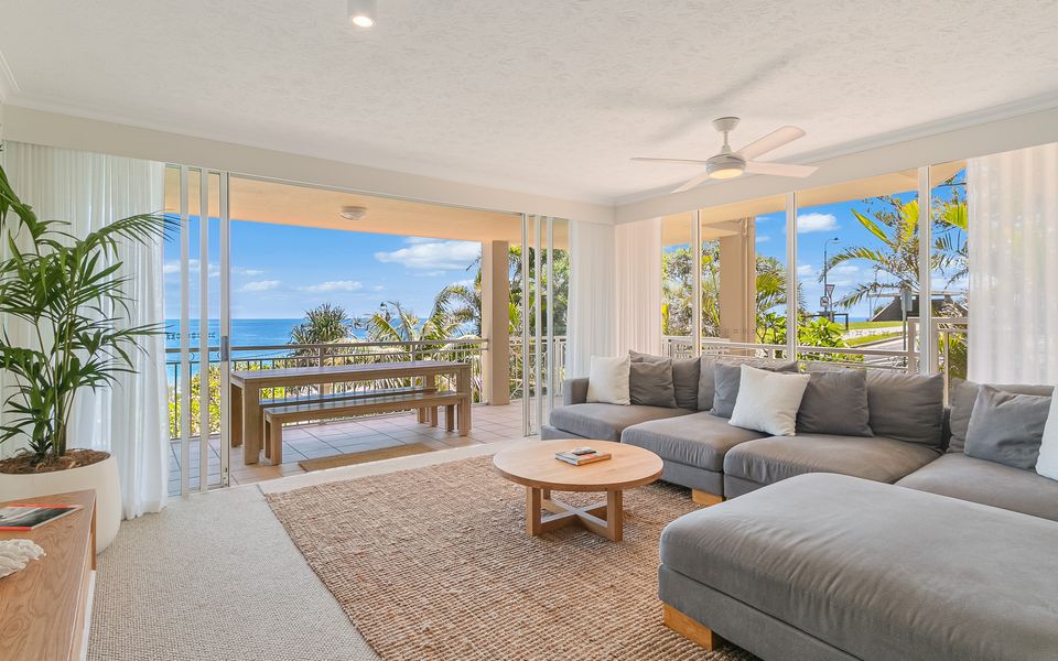 Orion 3 – Beachfront Rainbow Bay / Snapper Rocks/ Coolangatta Luxury – Linen Provided – Min. 3 Night Stays