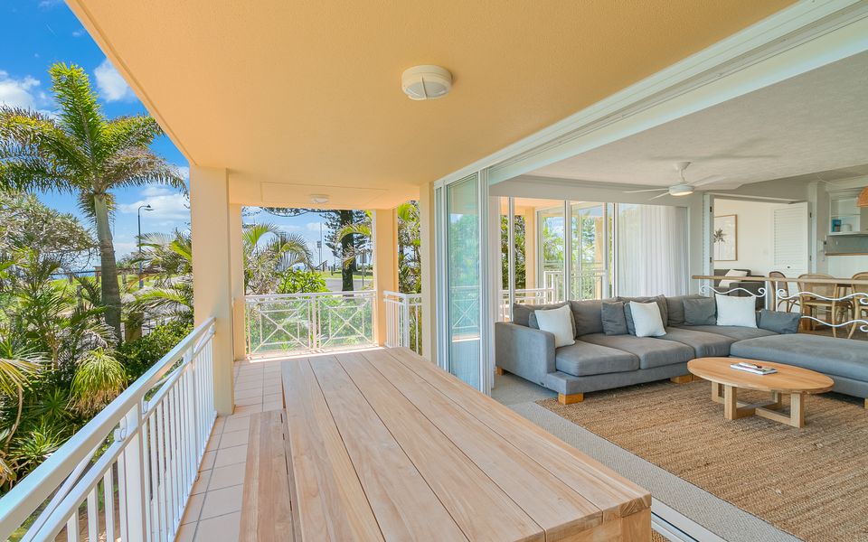 Orion 3 – Beachfront Rainbow Bay / Snapper Rocks/ Coolangatta Luxury – Linen Provided – Min. 3 Night Stays