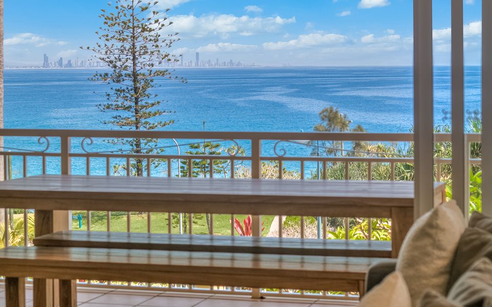 Orion 3 – Beachfront Rainbow Bay / Snapper Rocks/ Coolangatta Luxury – Linen Provided – Min. 3 Night Stays