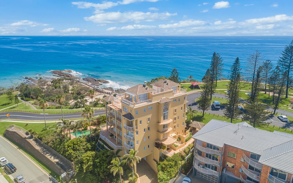Orion 3 – Beachfront Rainbow Bay / Snapper Rocks/ Coolangatta Luxury – Linen Provided – Min. 3 Night Stays