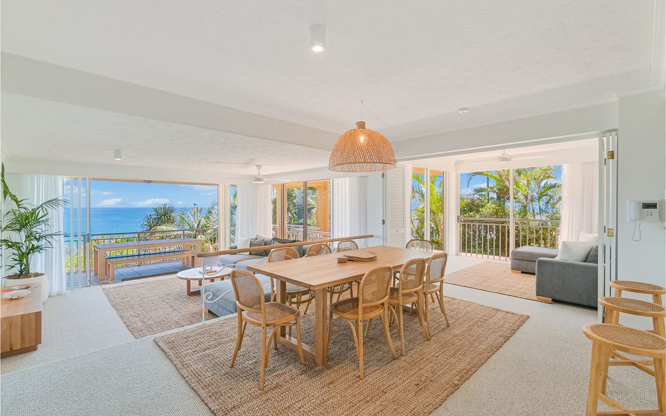 Orion 3 – Beachfront Rainbow Bay / Snapper Rocks/ Coolangatta Luxury – Linen Provided – Min. 3 Night Stays