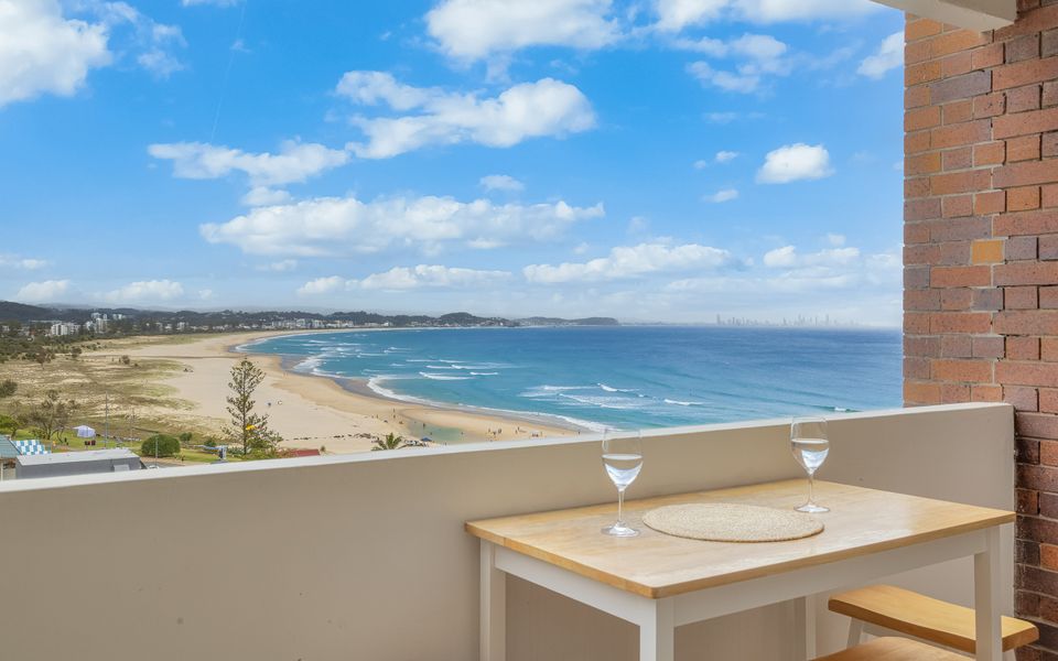 Bel R Vista – Beachfront Kirra / Coolangatta – Linen Provided – Min. 3 Night Stays