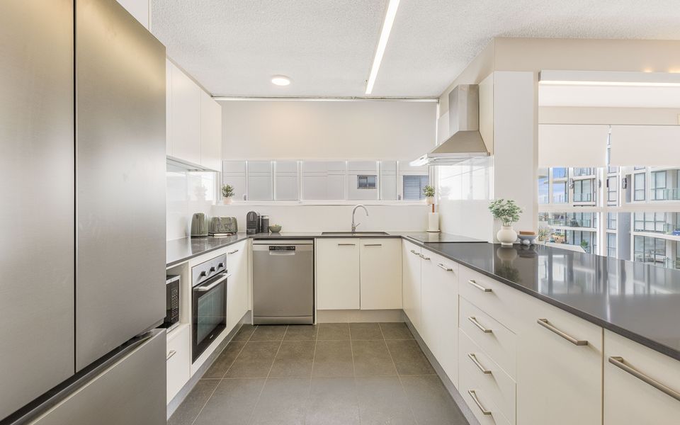 Bel R Vista – Beachfront Kirra / Coolangatta – Linen Provided – Min. 3 Night Stays