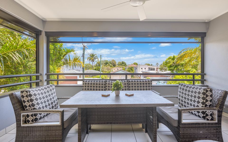 Palmy Villa – Pet Friendly Palm Beach Home with Pool – Min.3 Night Stays – Linen Provided