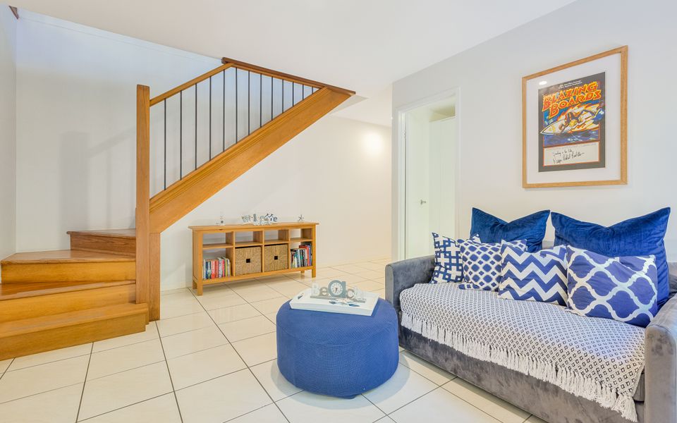 Palmy Villa – Pet Friendly Palm Beach Home with Pool – Min.3 Night Stays – Linen Provided