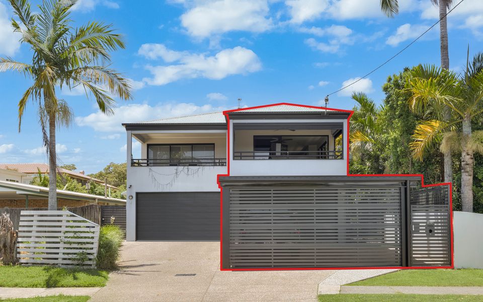 Palmy Villa – Pet Friendly Palm Beach Home with Pool – Min.3 Night Stays – Linen Provided