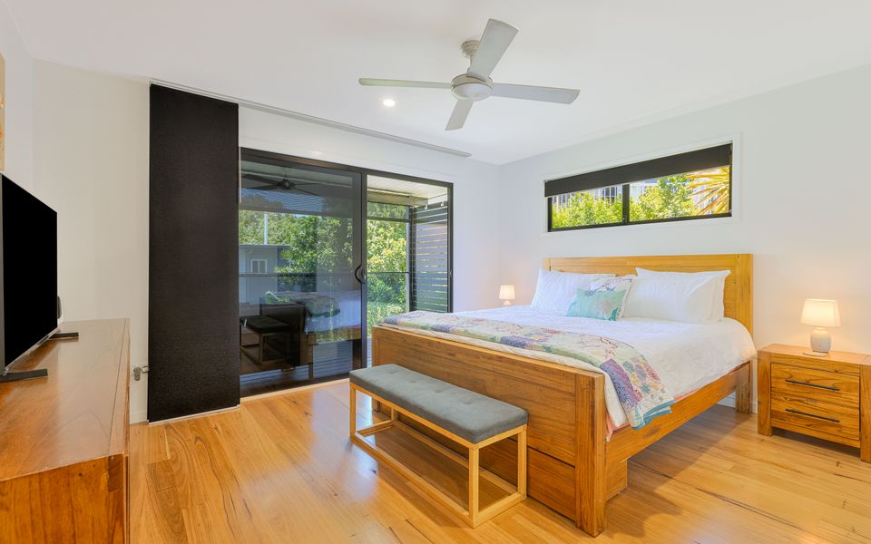 Palmy Villa – Pet Friendly Palm Beach Home with Pool – Min.3 Night Stays – Linen Provided