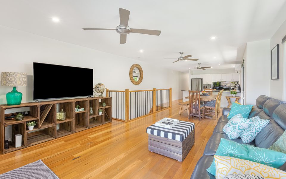 Palmy Villa – Pet Friendly Palm Beach Home with Pool – Min.3 Night Stays – Linen Provided
