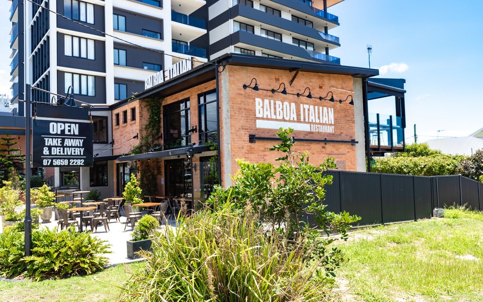 Palmy Villa – Pet Friendly Palm Beach Home with Pool – Min.3 Night Stays – Linen Provided