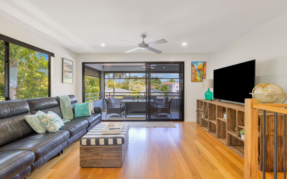 Palmy Villa – Pet Friendly Palm Beach Home with Pool – Min.3 Night Stays – Linen Provided