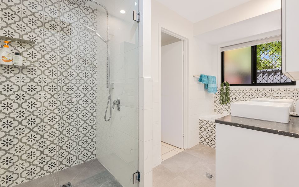 Palmy Villa – Pet Friendly Palm Beach Home with Pool – Min.3 Night Stays – Linen Provided