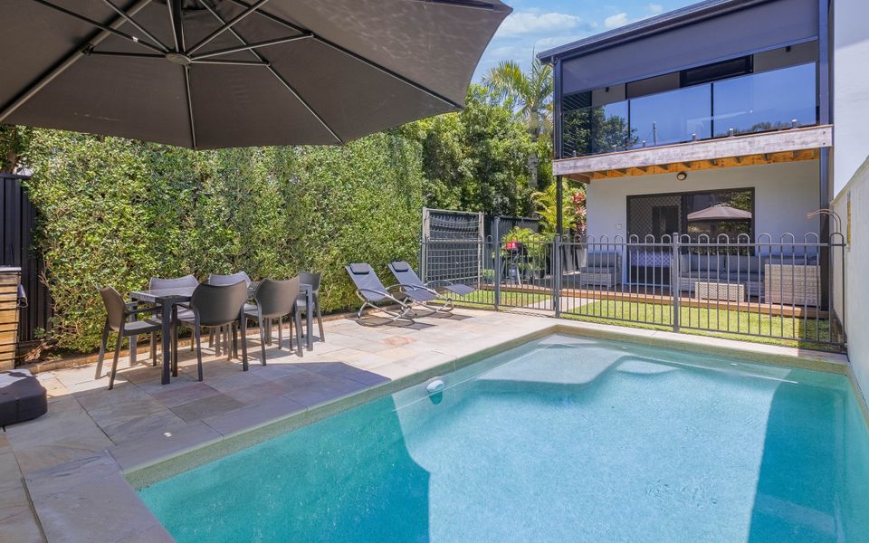 Palmy Villa – Pet Friendly Palm Beach Home with Pool – Min.3 Night Stays – Linen Provided