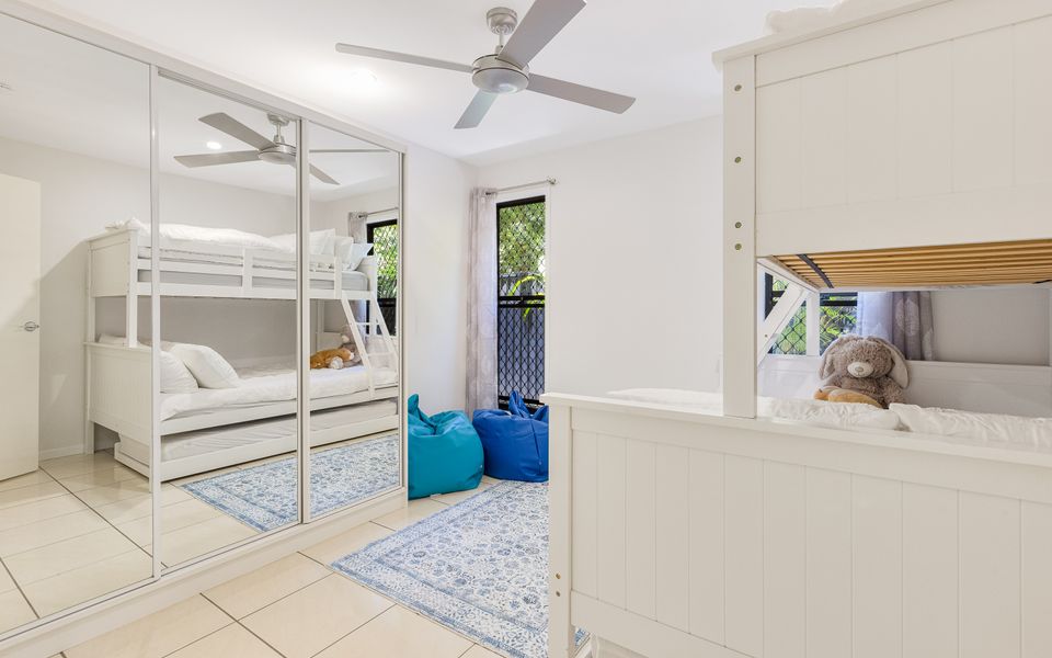 Palmy Villa – Pet Friendly Palm Beach Home with Pool – Min.3 Night Stays – Linen Provided