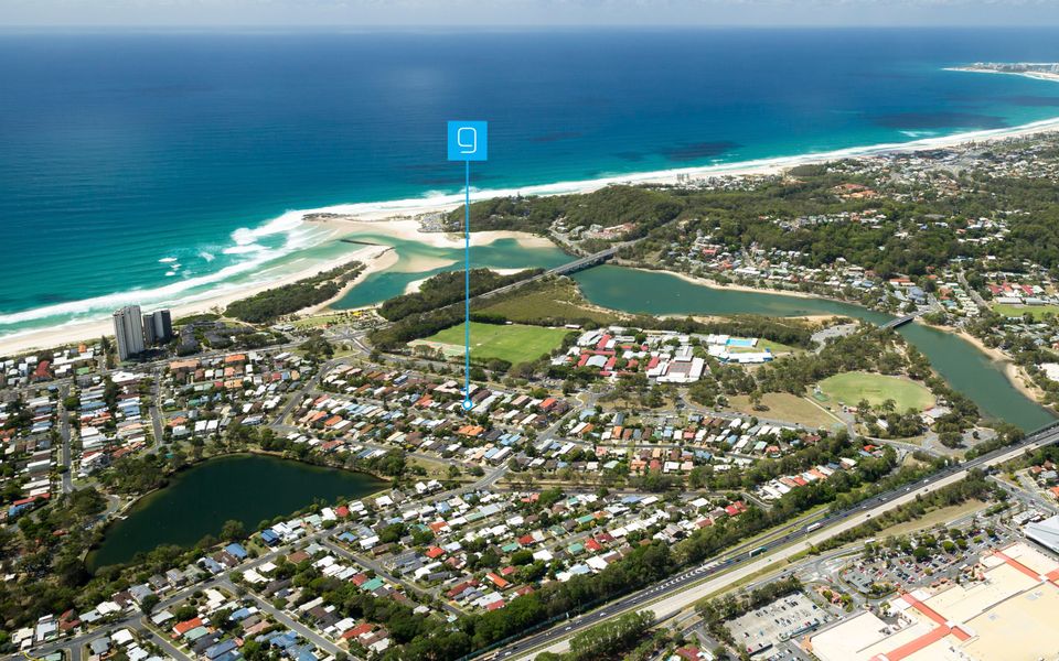 Palmy Villa – Pet Friendly Palm Beach Home with Pool – Min.3 Night Stays – Linen Provided