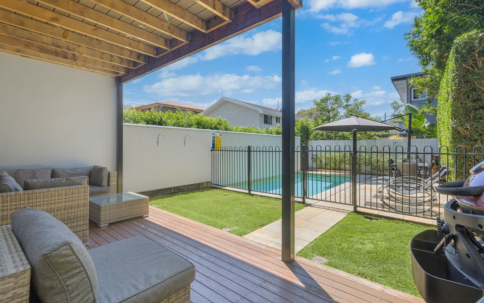 Palmy Villa – Pet Friendly Palm Beach Home with Pool – Min.3 Night Stays – Linen Provided