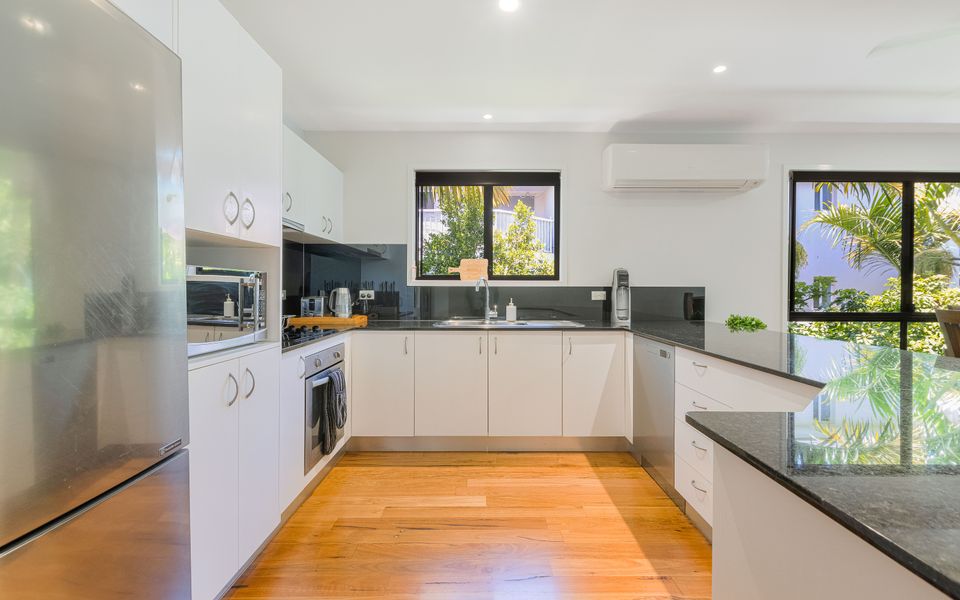 Palmy Villa – Pet Friendly Palm Beach Home with Pool – Min.3 Night Stays – Linen Provided