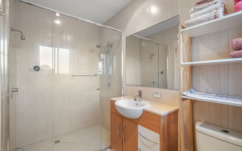 Bayswater 13 – Beachside Tugun Penthouse Apartment – Min. 3 Night Stays – Linen Provided