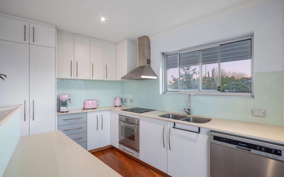 Bayswater 13 – Beachside Tugun Penthouse Apartment – Min. 3 Night Stays – Linen Provided