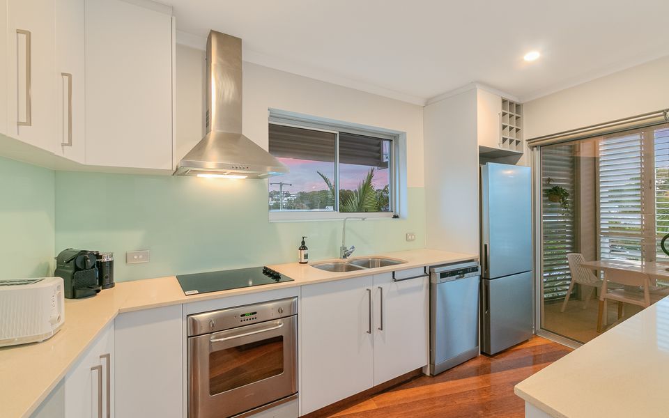 Bayswater 13 – Beachside Tugun Penthouse Apartment – Min. 3 Night Stays – Linen Provided