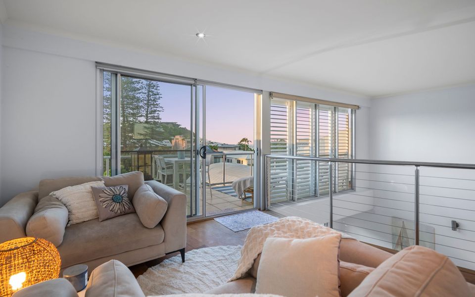 Bayswater 13 – Beachside Tugun Penthouse Apartment – Min. 3 Night Stays – Linen Provided