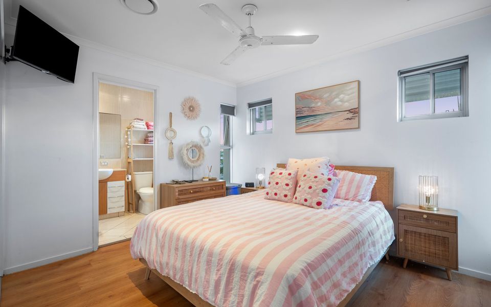 Bayswater 13 – Beachside Tugun Penthouse Apartment – Min. 3 Night Stays – Linen Provided