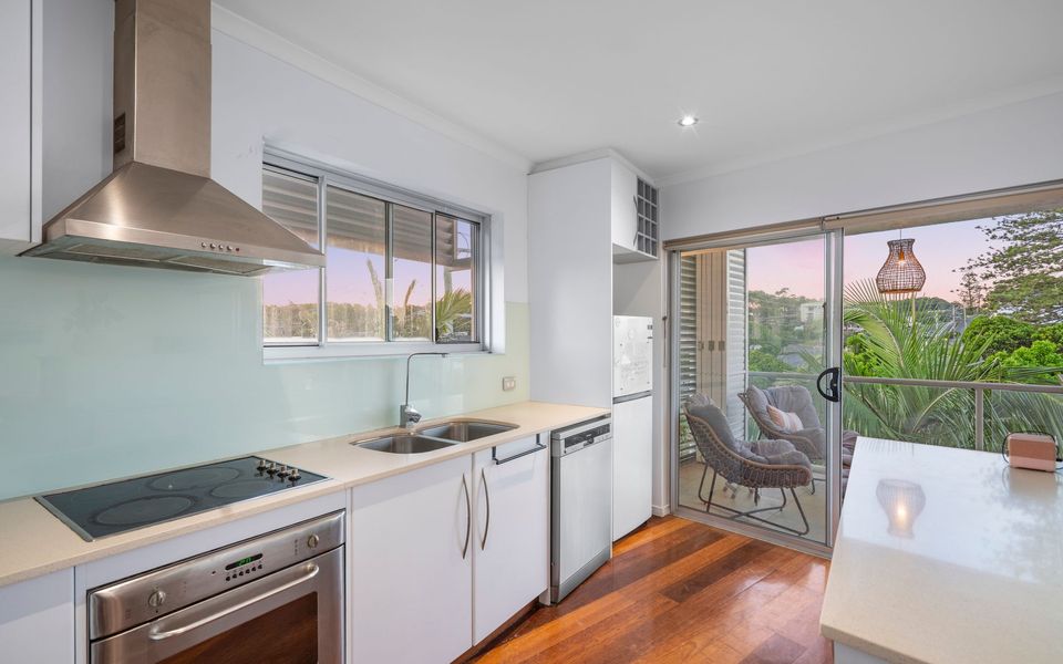 Bayswater 13 – Beachside Tugun Penthouse Apartment – Min. 3 Night Stays – Linen Provided