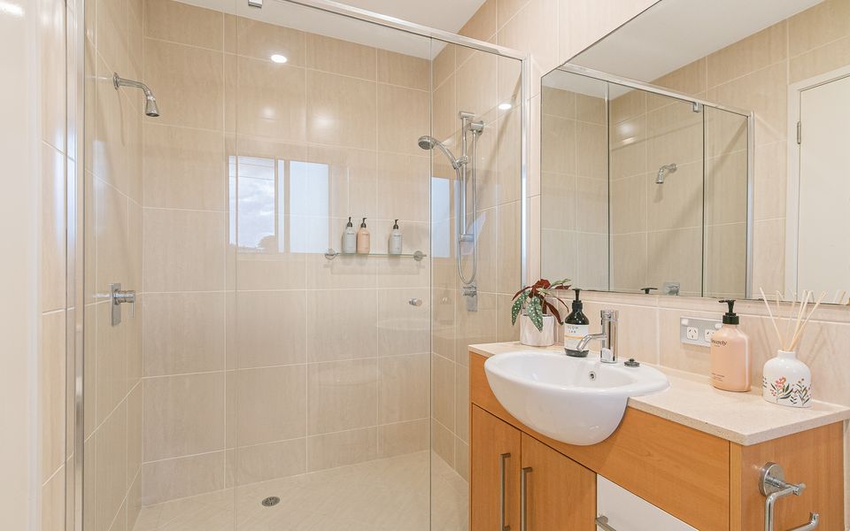 Bayswater 13 – Beachside Tugun Penthouse Apartment – Min. 3 Night Stays – Linen Provided