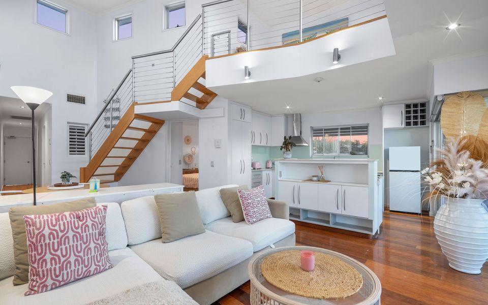 Bayswater 13 – Beachside Tugun Penthouse Apartment – Min. 3 Night Stays – Linen Provided