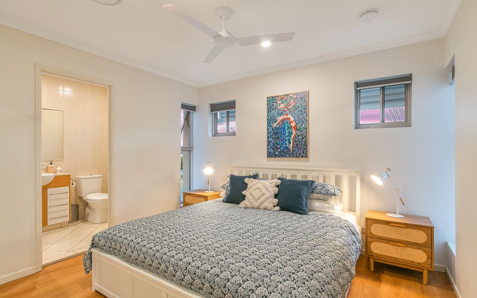 Bayswater 13 – Beachside Tugun Penthouse Apartment – Min. 3 Night Stays – Linen Provided