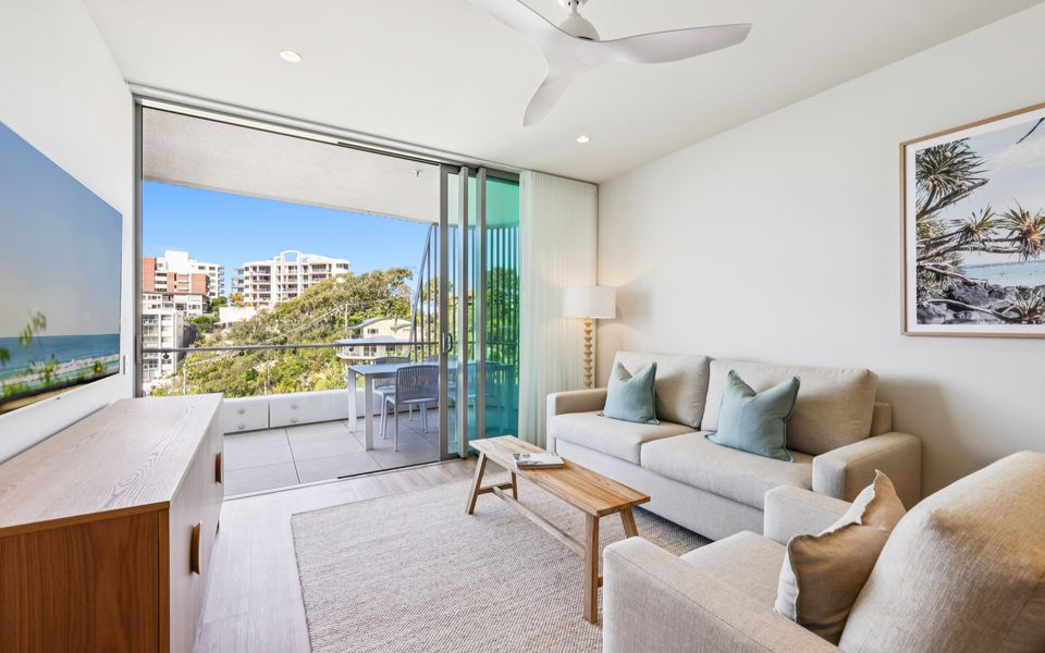 Miles at Kirra Point 604 – Luxury on Kirra Beachfront – Linen Provided – Min. 3 Night Stays