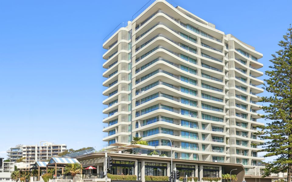 Miles at Kirra Point 604 – Luxury on Kirra Beachfront – Linen Provided – Min. 3 Night Stays