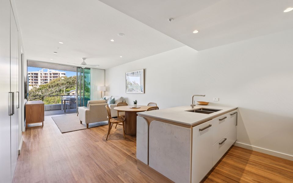 Miles at Kirra Point 604 – Luxury on Kirra Beachfront – Linen Provided – Min. 3 Night Stays