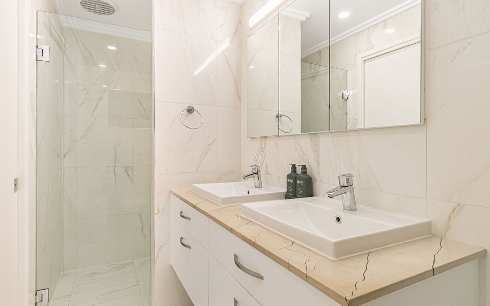 Salthill – Waterfront Pet Friendly Family Home on the Tweed River – Linen Provided – Min. 3 Night Stays!