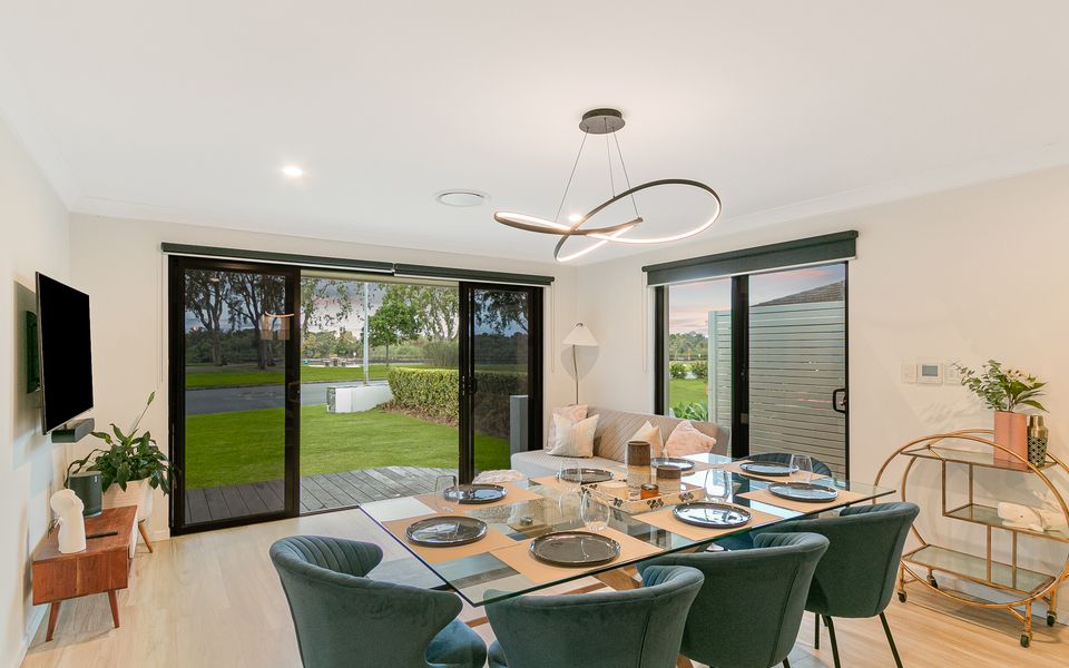 Salthill – Waterfront Pet Friendly Family Home on the Tweed River – Linen Provided – Min. 3 Night Stays!