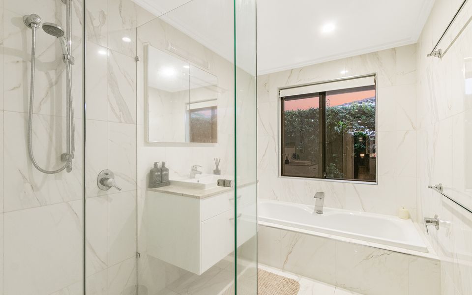 Salthill – Waterfront Pet Friendly Family Home on the Tweed River – Linen Provided – Min. 3 Night Stays!