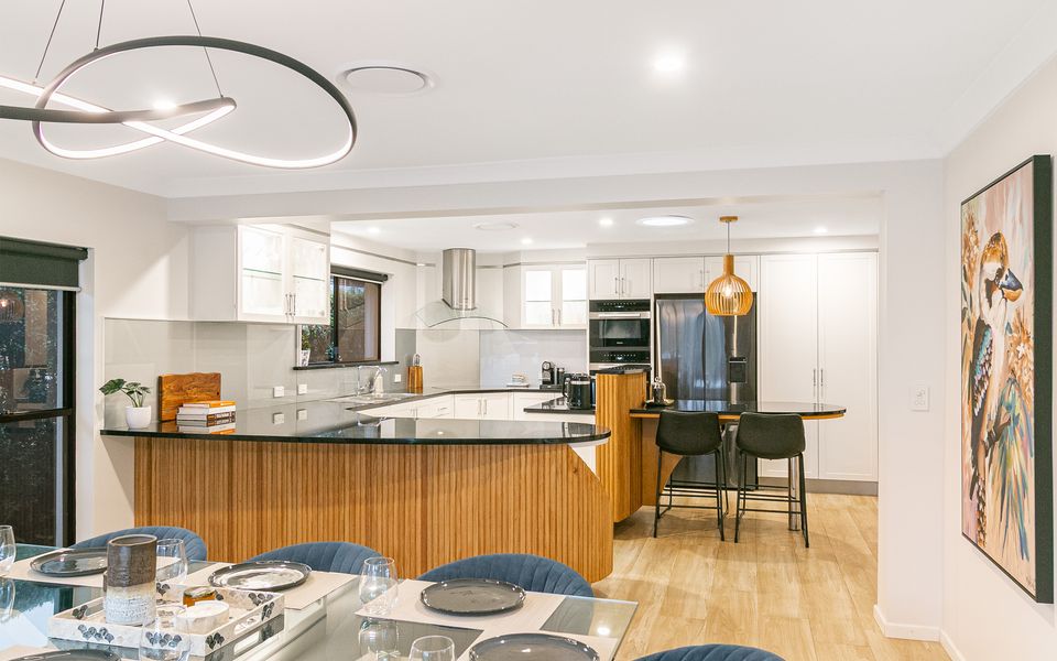 Salthill – Waterfront Pet Friendly Family Home on the Tweed River – Linen Provided – Min. 3 Night Stays!