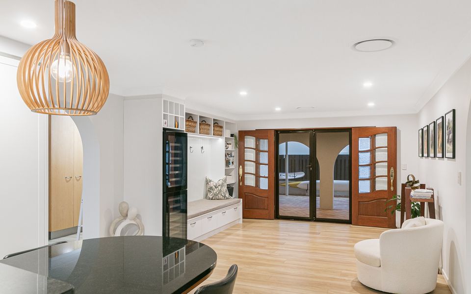 Salthill – Waterfront Pet Friendly Family Home on the Tweed River – Linen Provided – Min. 3 Night Stays!