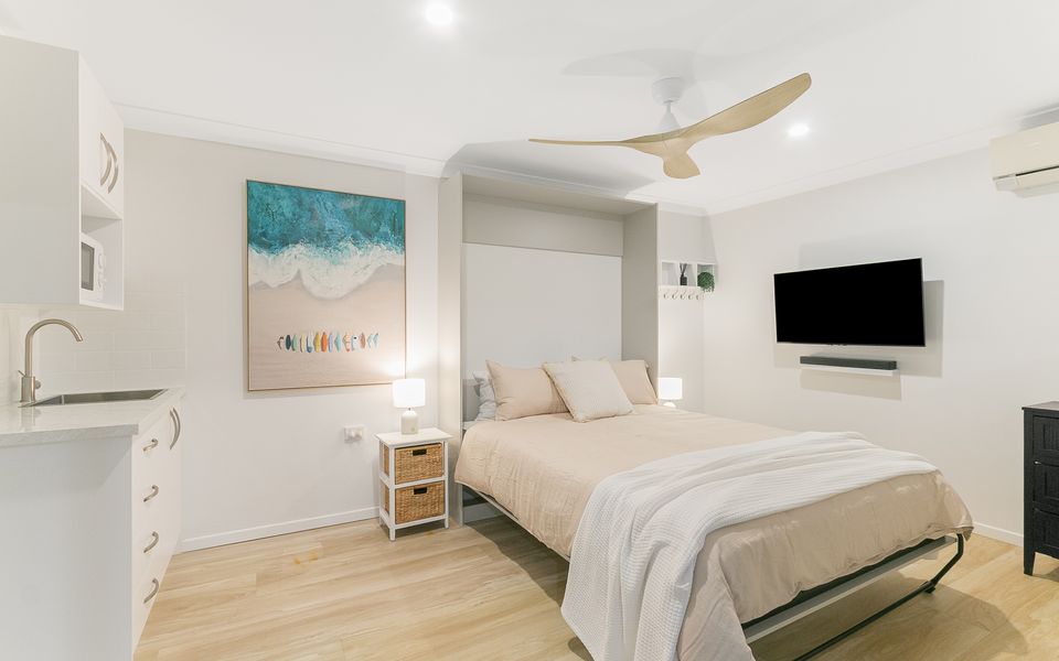 Salthill – Waterfront Pet Friendly Family Home on the Tweed River – Linen Provided – Min. 3 Night Stays!