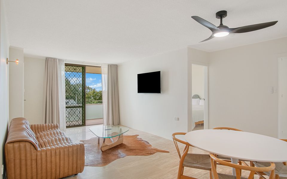 Longbeach 2 – Bilinga Beachfront Luxury – Linen Provided – Min. 3 Night Stays