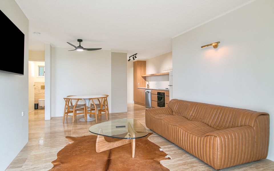 Longbeach 2 – Bilinga Beachfront Luxury – Linen Provided – Min. 3 Night Stays