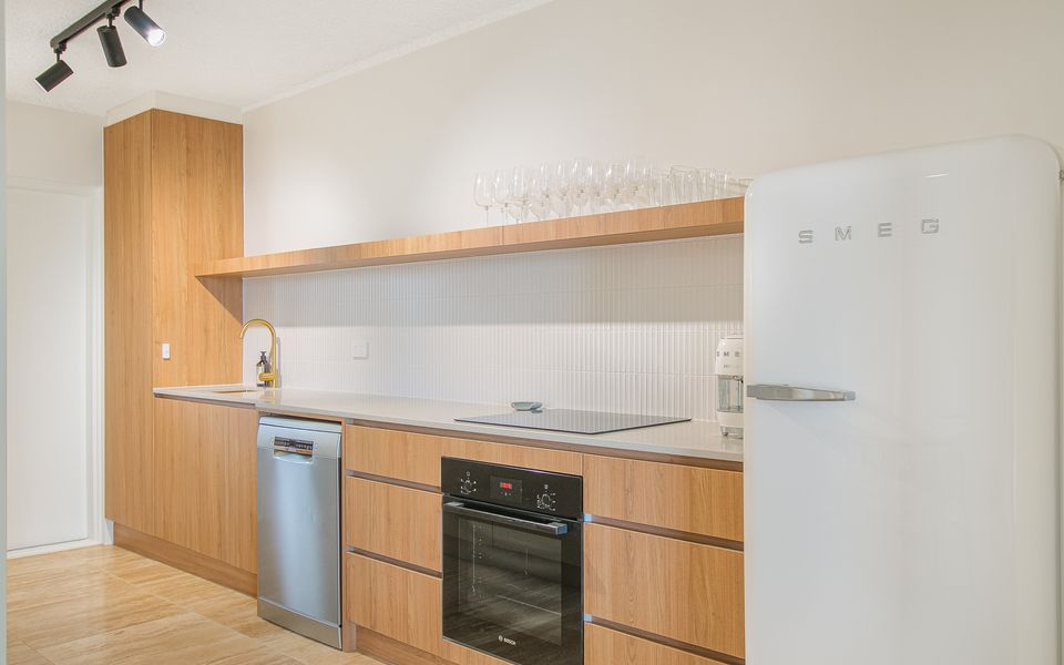 Longbeach 2 – Bilinga Beachfront Luxury – Linen Provided – Min. 3 Night Stays