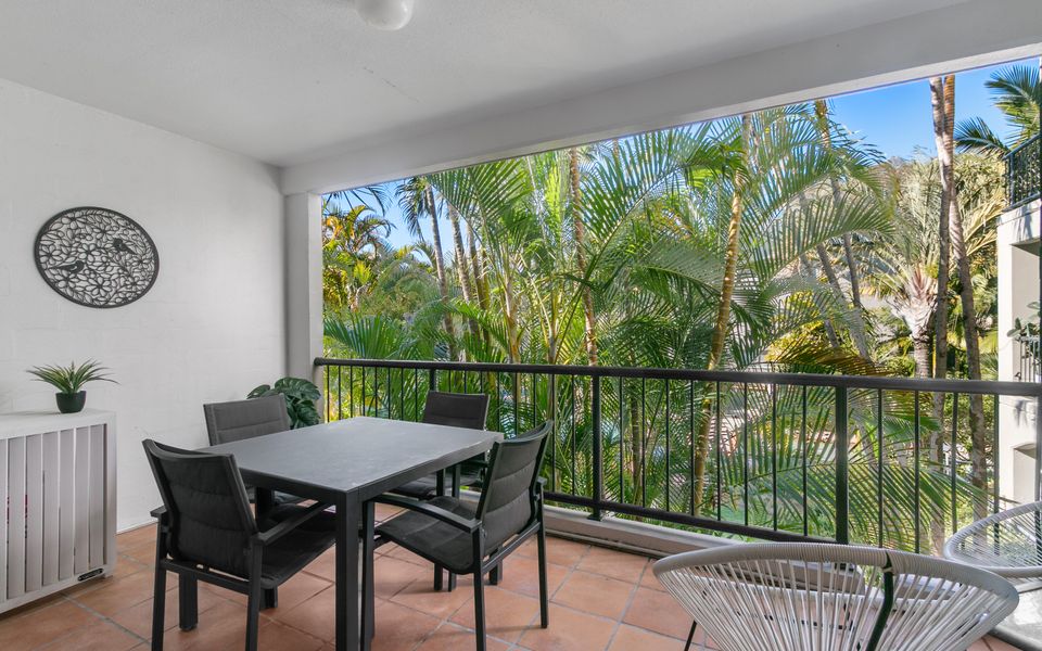 Sanctuary Lake Apartment 25 – Peaceful Beachside Currumbin – Min. 3 Nights – Linen Provided