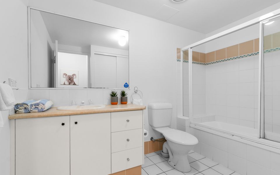 Sanctuary Lake Apartment 25 – Peaceful Beachside Currumbin – Min. 3 Nights – Linen Provided