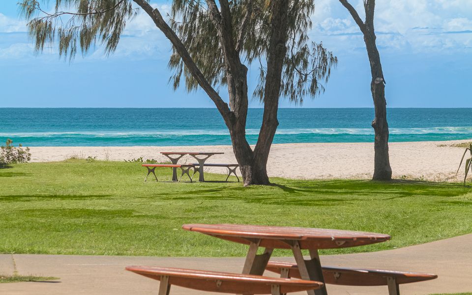 Sanctuary Lake Apartment 25 – Peaceful Beachside Currumbin – Min. 3 Nights – Linen Provided