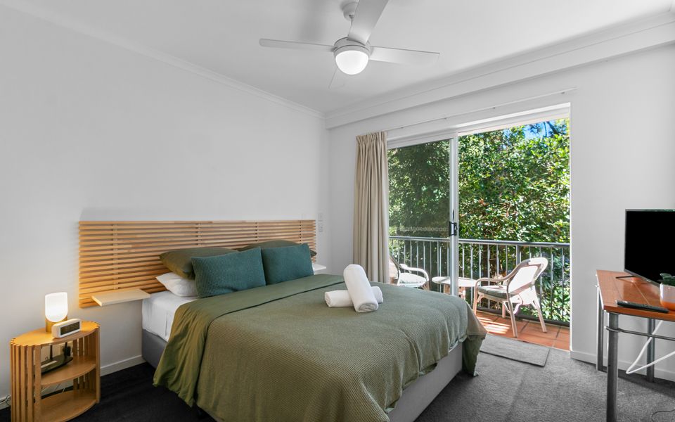 Sanctuary Lake Apartment 25 – Peaceful Beachside Currumbin – Min. 3 Nights – Linen Provided