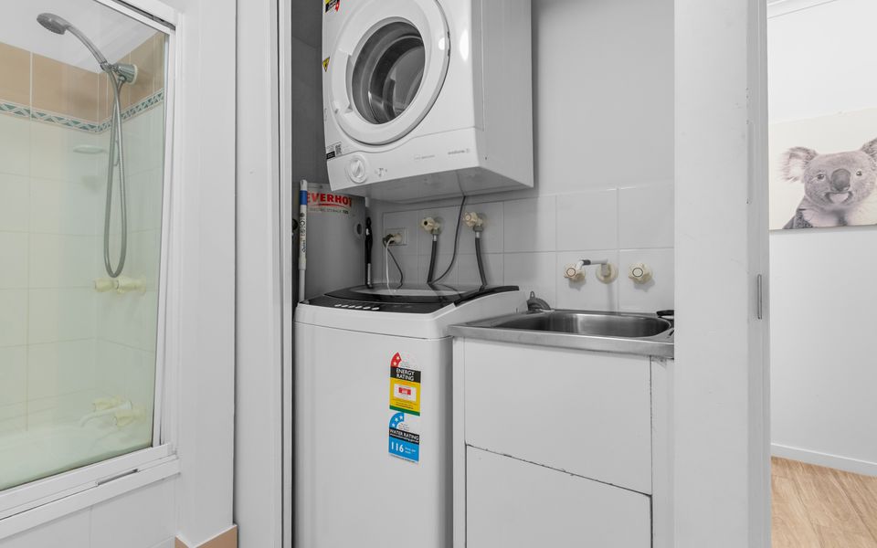 Sanctuary Lake Apartment 25 – Peaceful Beachside Currumbin – Min. 3 Nights – Linen Provided