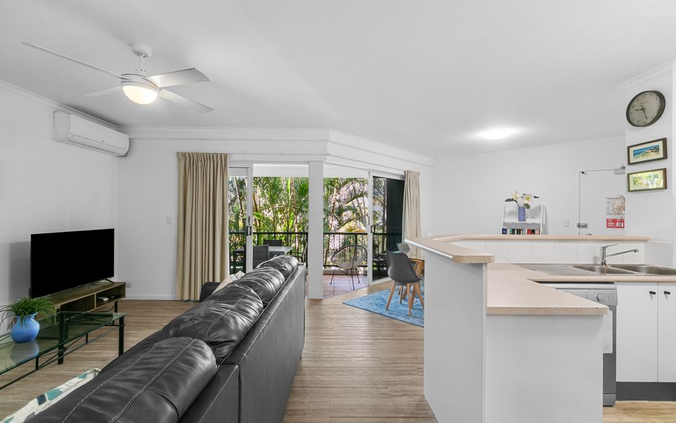 Sanctuary Lake Apartment 25 – Peaceful Beachside Currumbin – Min. 3 Nights – Linen Provided