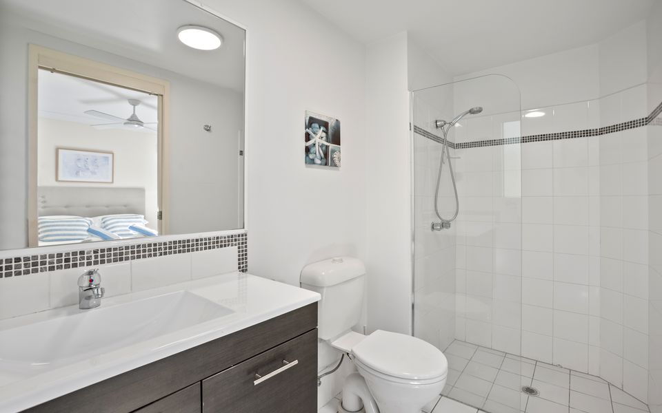 Sanctuary Lake Apartment 67 – Peaceful Beachside Oasis in Currumbin – Min. 3 Night Stays – Linen Provided