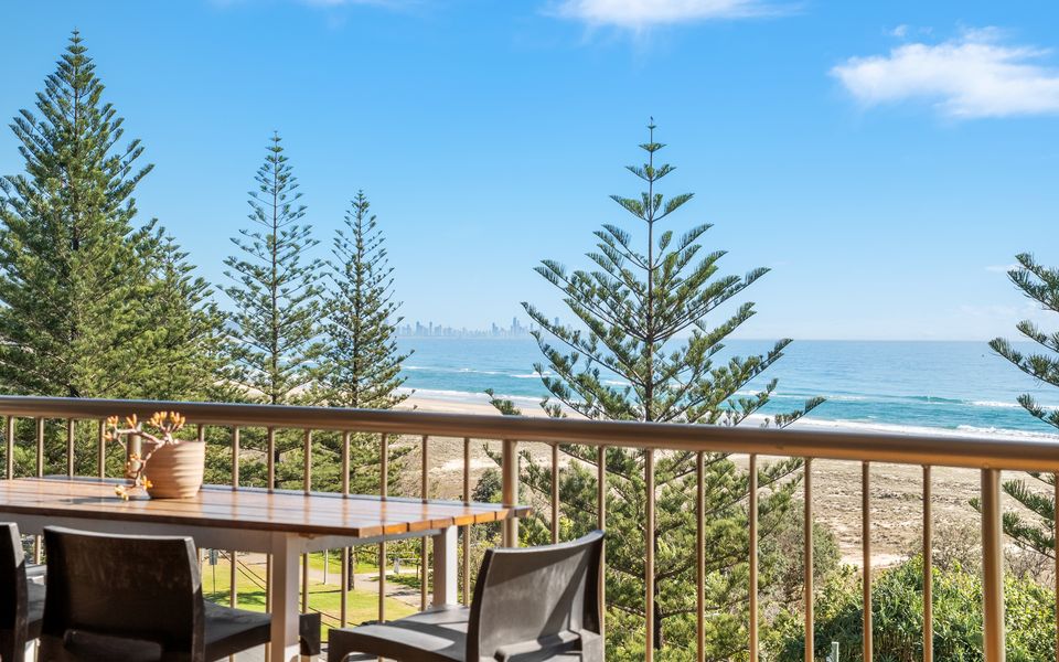 Porta Pacifique 19 – Beachfront Bilinga – Min. 3 Night Stays – Linen Provided