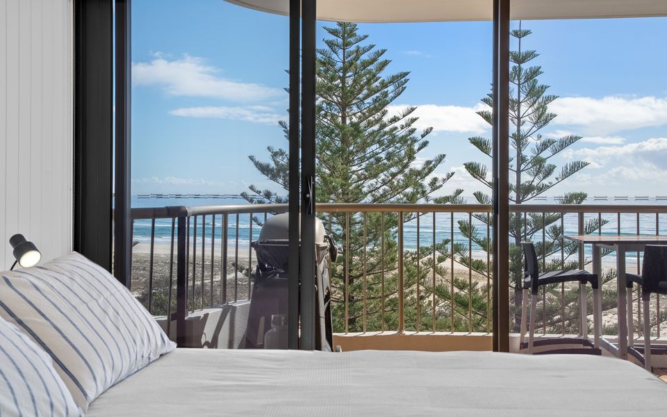 Porta Pacifique 19 – Beachfront Bilinga – Min. 3 Night Stays – Linen Provided